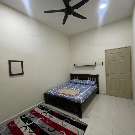 No 61 Nazirin Homestay Tmn Indah Raya 2 Manjung Лумут Екстер'єр фото