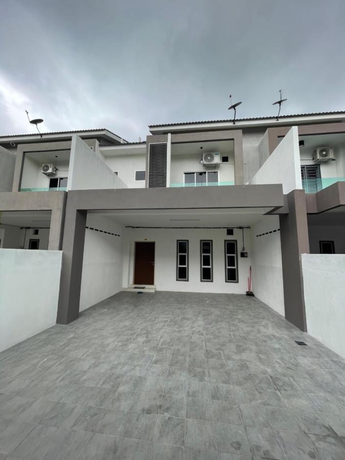 No 61 Nazirin Homestay Tmn Indah Raya 2 Manjung Лумут Екстер'єр фото
