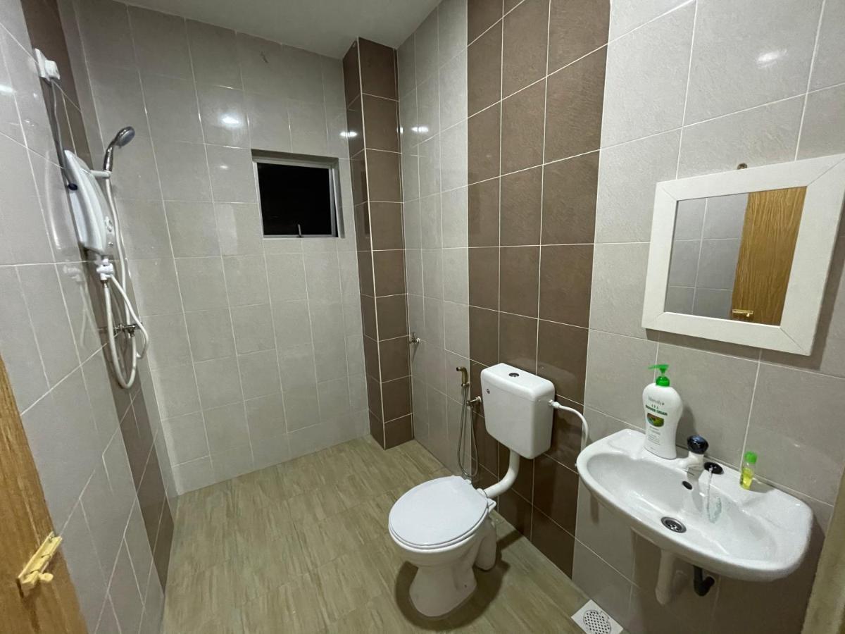 No 61 Nazirin Homestay Tmn Indah Raya 2 Manjung Лумут Екстер'єр фото