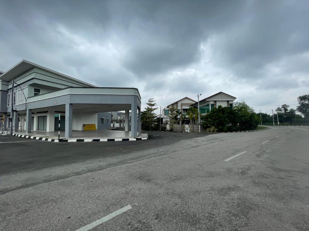 No 61 Nazirin Homestay Tmn Indah Raya 2 Manjung Лумут Екстер'єр фото