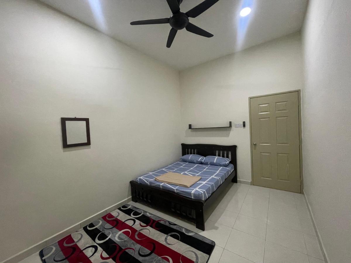 No 61 Nazirin Homestay Tmn Indah Raya 2 Manjung Лумут Екстер'єр фото