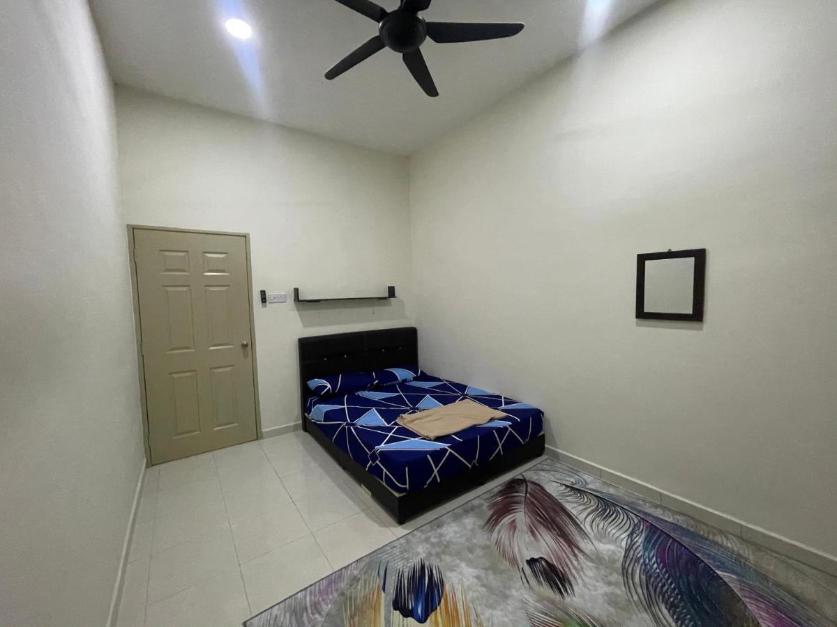 No 61 Nazirin Homestay Tmn Indah Raya 2 Manjung Лумут Екстер'єр фото